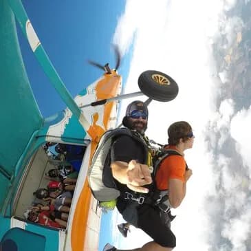 Saut en Parachute à Chalon-sur-Saône Saut en Parachute à Chalon-sur-Saône
