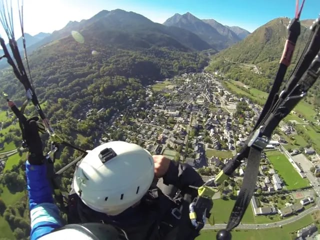 Baptême en parapente été-hiver à Saint Lary Soulan - vue 4