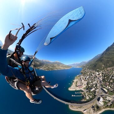 Baptême en parapente au-dessus du lac de Serre Ponçon - vue 1