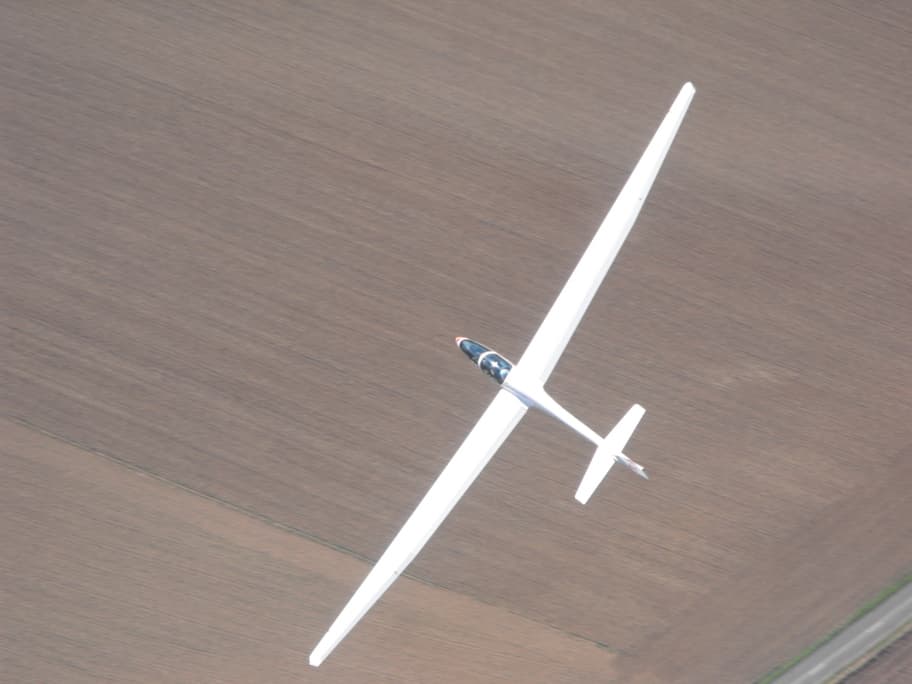 Vol d'initiation au pilotage de planeur au nord de Paris Vol d'initiation au pilotage de planeur au nord de Paris