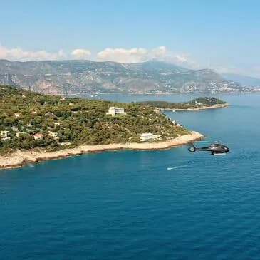 Baptême en hélicoptère au départ de Cannes Baptême en hélicoptère au départ de Cannes