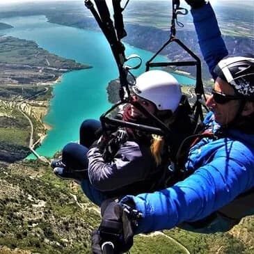 Baptême en parapente au lac de Sainte Croix Baptême en parapente au lac de Sainte Croix
