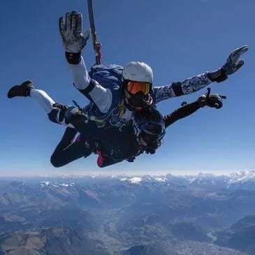 Saut en parachute d'hélicoptère au massif du mont blanc  - vue 4