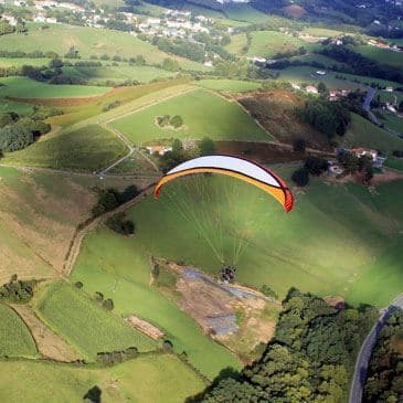 Vol en parapente motorisé près de Biarritz Vol en parapente motorisé près de Biarritz