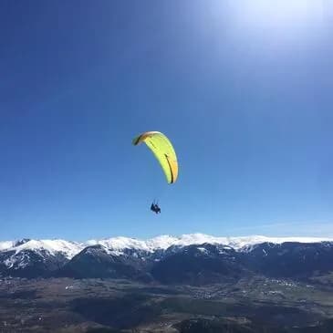 Baptême en parapente près de Font romeu dans les Pyrénées  Baptême en parapente près de Font romeu dans les Pyrénées