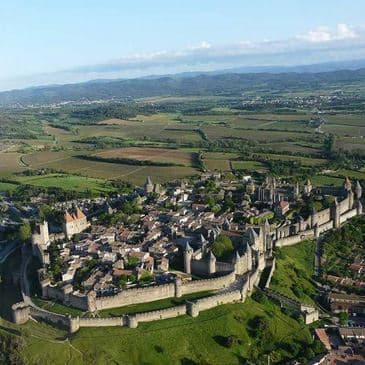 Baptême en hélicoptère au départ de Carcassonne Baptême en hélicoptère au départ de Carcassonne