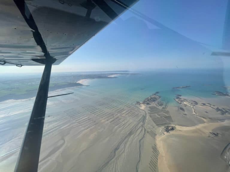 Survol en ULM de la cote d'émeraude et de la vallée de la Rance Survol en ULM de la cote d'émeraude et de la vallée de la Rance