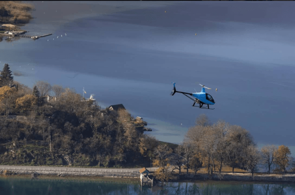Vol en hélicoptère en Haute-Savoie prés d'Annecy - vue 2
