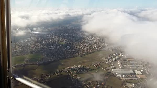 Baptême de l'air en ULM Multiaxe au nord de Toulouse Baptême de l'air en ULM Multiaxe au nord de Toulouse