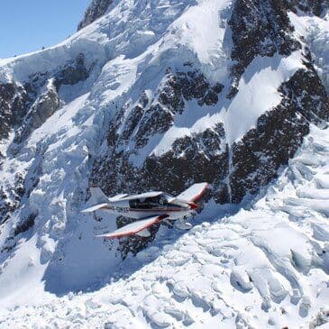 Survol du mont blanc en avion au départ d'Annecy - vue 2