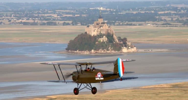 Vol en ULM biplan vintage de Dinard au Mont st Michel Vol en ULM biplan vintage de Dinard au Mont st Michel