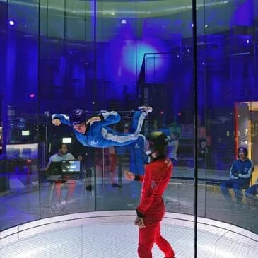 Simulateur de chute libre avec réalité virtuelle 4D à Lyon - vue 2