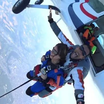 Saut en parachute au Havre avec nuit d'hôtel incluse - vue 3