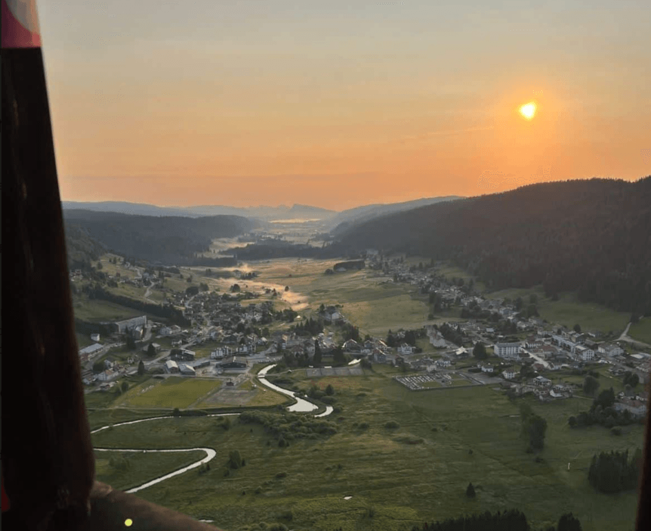 Vol en montgolfière dans le massif du Jura - vue 1