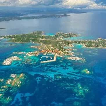 Baptême d'hélicoptère en Corse - Survol de Bonifacio Baptême d'hélicoptère en Corse - Survol de Bonifacio