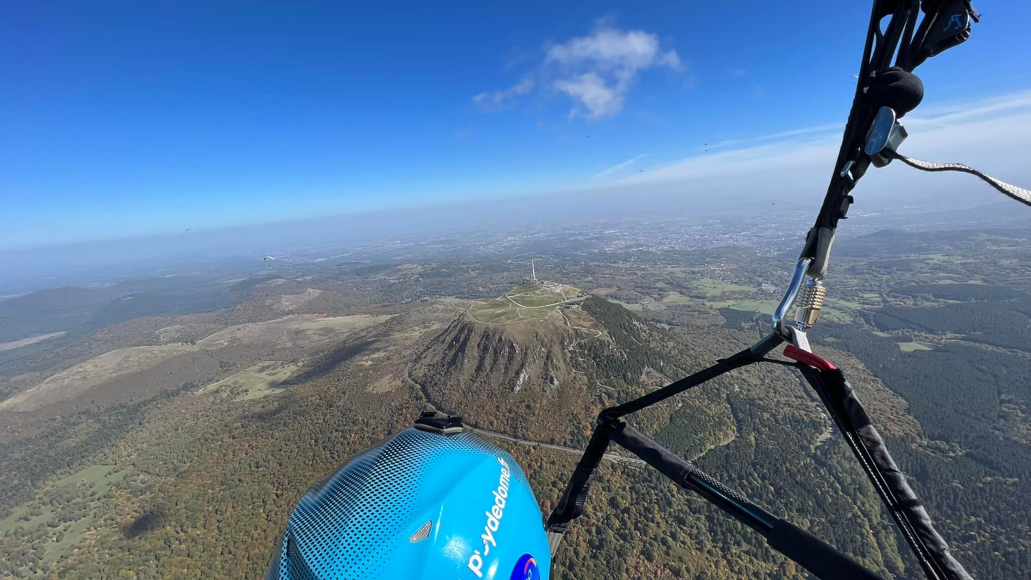 Baptême en parapente bi-place prés de Clermont-Ferrand - vue 6