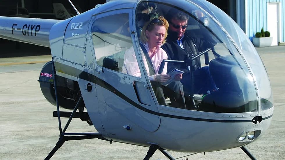 Vol d'initiation au pilotage d'hélicoptère à la frontière Belge Vol d'initiation au pilotage d'hélicoptère à la frontière Belge