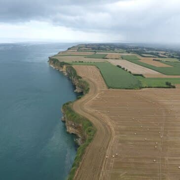 Survol des plages du débarquement en hélicoptère - vue 2