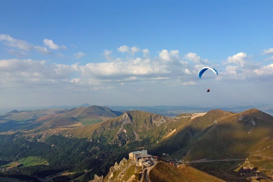 Baptême en parapente bi-place prés de Clermont-Ferrand - vue 1