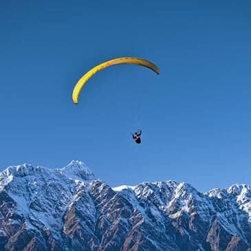 Vol en parapente à skis aux Orres dans les Hautes Alpes - vue 1