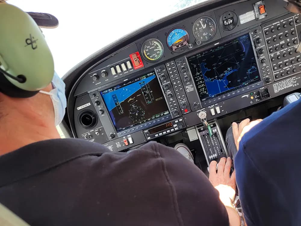 Vol d'initiation au pilotage d'avion à Rennes - vue 4