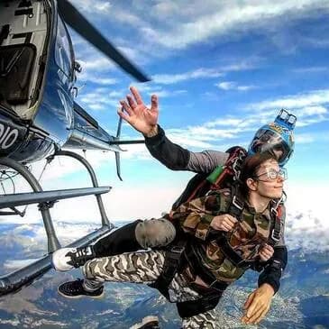 Saut en parachute tandem d'un hélicoptère à Châtel - vue 4