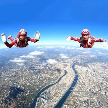 Simulateur de chute libre avec réalité virtuelle 4D à Lyon - vue 5