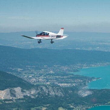 Baptême en avion à Annecy - vol au dessus du lac et des Aravis - vue 2