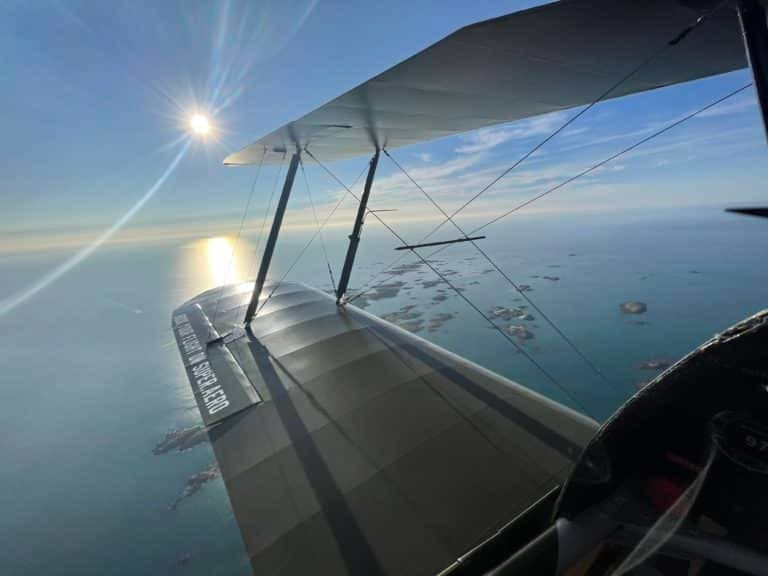 Vol en ULM biplan de la cote d'émeraude au mont st Michel Vol en ULM biplan de la cote d'émeraude au mont st Michel