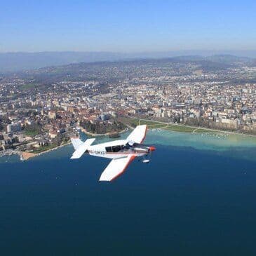 Baptême en avion à Annecy - vol au dessus du lac et des Aravis - vue 1