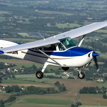 Vol d'initiation au pilotage d'avion à Rennes - vue 2