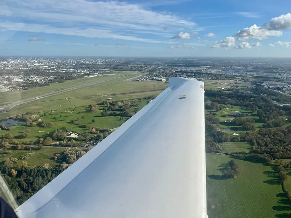 Vol d'initiation au pilotage d'avion à Rennes - vue 3