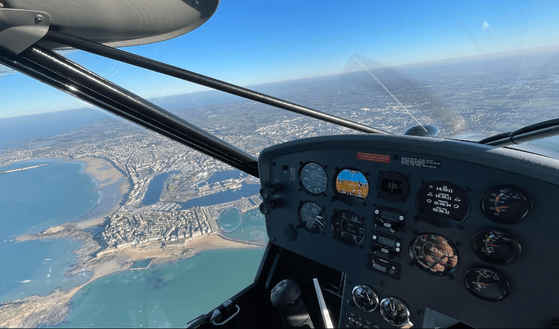 Vol d'initiation au pilotage d'ULM 3 axes autour de Dinard Vol d'initiation au pilotage d'ULM 3 axes autour de Dinard