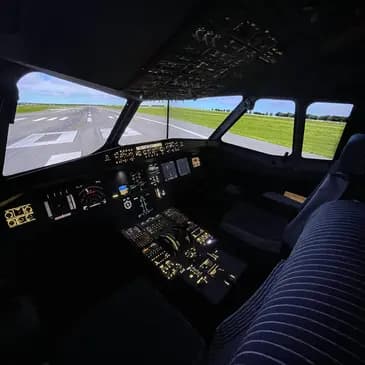 Simulateur d'avion de ligne prés de Roissy CDG - vue 2