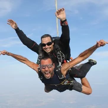 Saut en parachute tandem près de Narbonne Saut en parachute tandem près de Narbonne