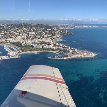 Cours de pilotage en avion à Cannes - Vol d'initiation Cours de pilotage en avion à Cannes - Vol d'initiation