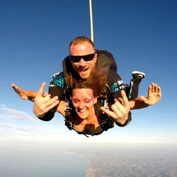 Saut en parachute près de Compiègne dans l'Oise Saut en parachute près de Compiègne dans l'Oise