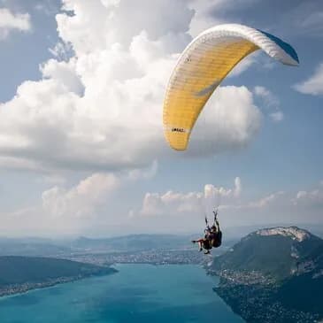 Vol en parapente au-dessus du lac d'Annecy - vue 1