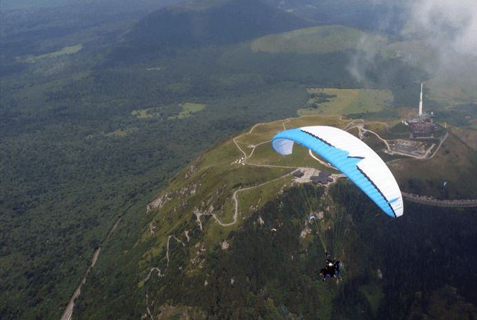 Baptême en parapente bi-place prés de Clermont-Ferrand - vue 5