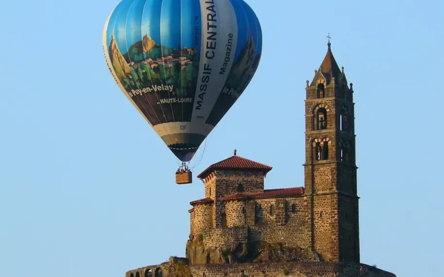 Baptême de l'air en montgolfière en Haute-Loire Baptême de l'air en montgolfière en Haute-Loire