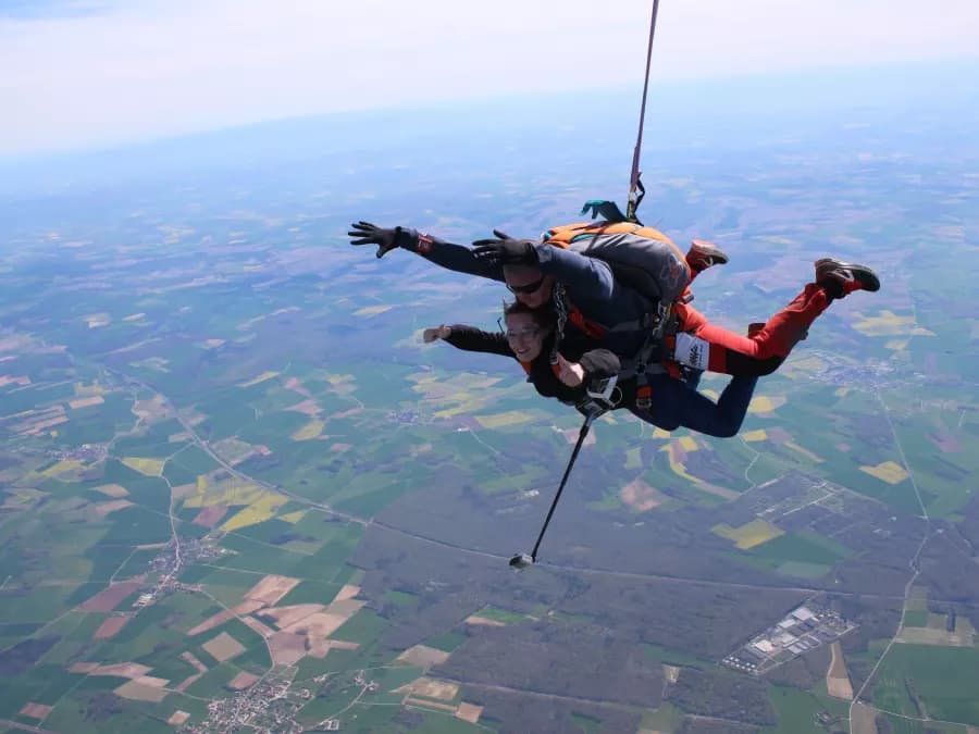 Saut en parachute tandem près d'Auxerre - vue 2