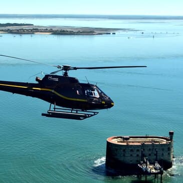 Baptême en hélicoptère autour de la Rochelle Baptême en hélicoptère autour de la Rochelle