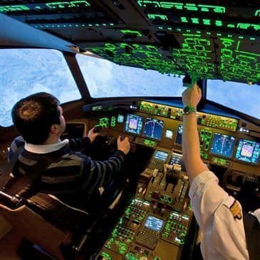 Simulateur de vol en avion de ligne Boeing 777 à Nantes Simulateur de vol en avion de ligne Boeing 777 à Nantes