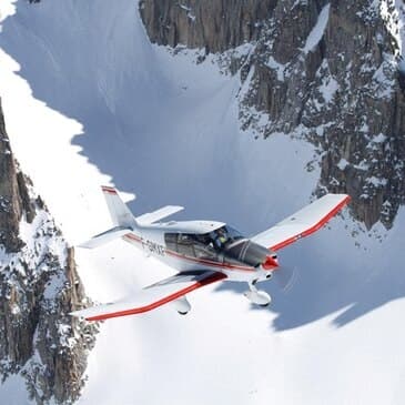Survol du mont blanc en avion au départ d'Annecy - vue 1